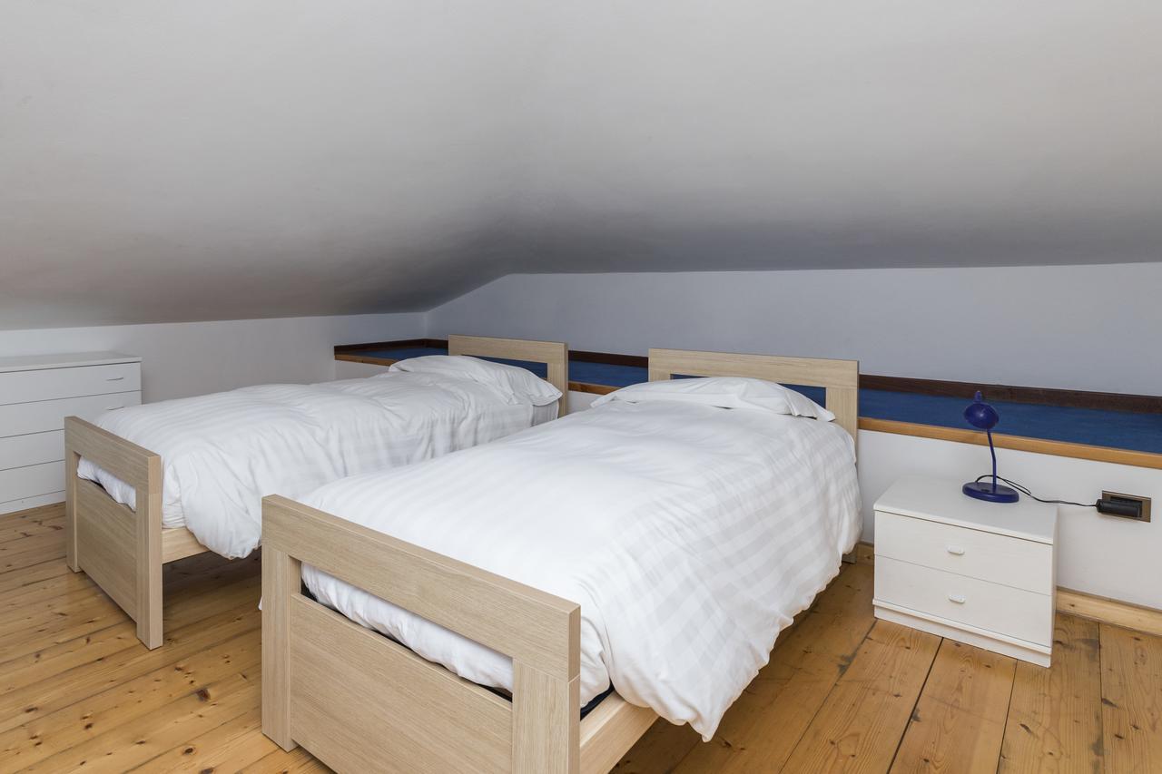 Studio with Lake View - Split Level (6 Adults)