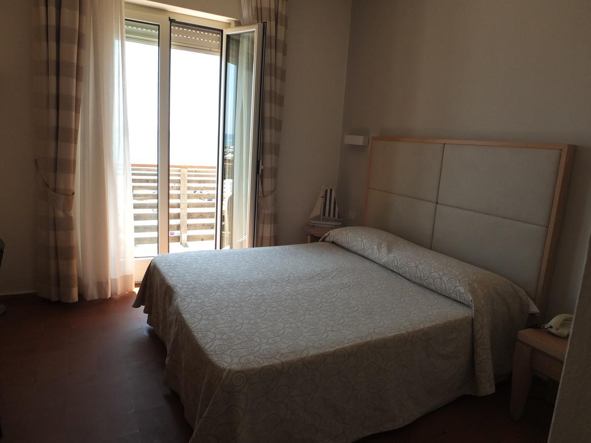 Camera Tripla con Balcone e Vista Mare
