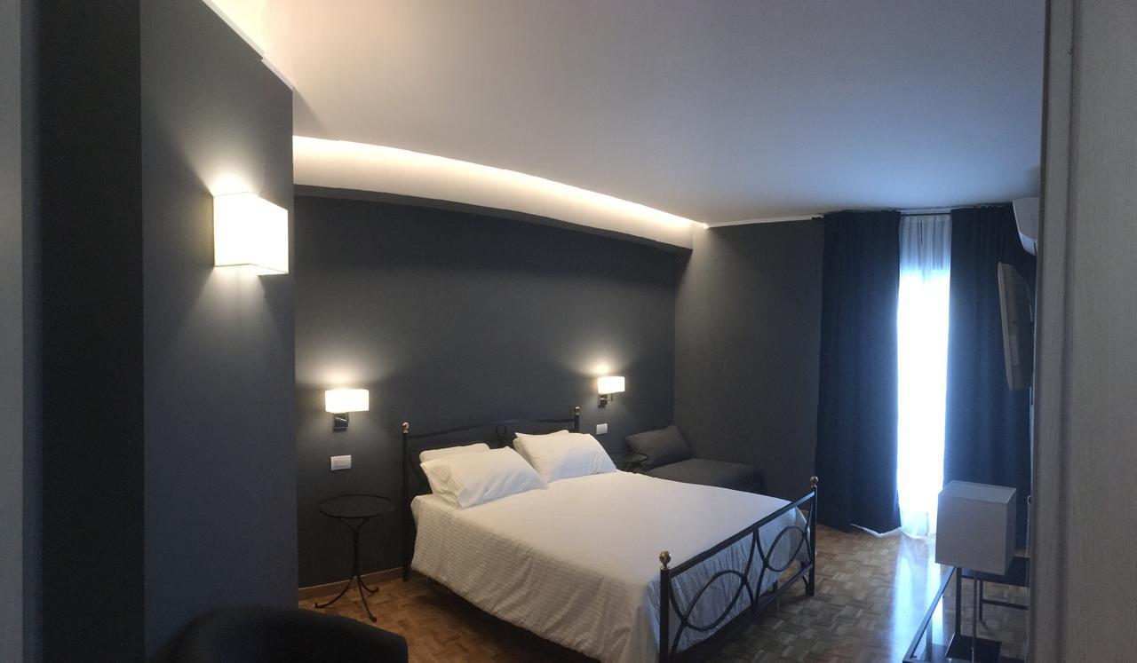 Double Room with Balcony (2 Adults + 1 Child),664524864:JPEG