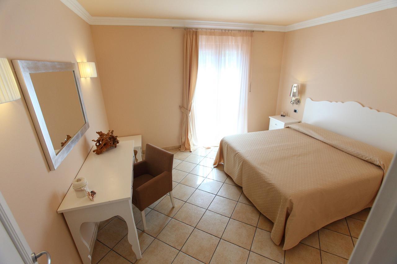 One-Bedroom Apartment,664767702:JPEG