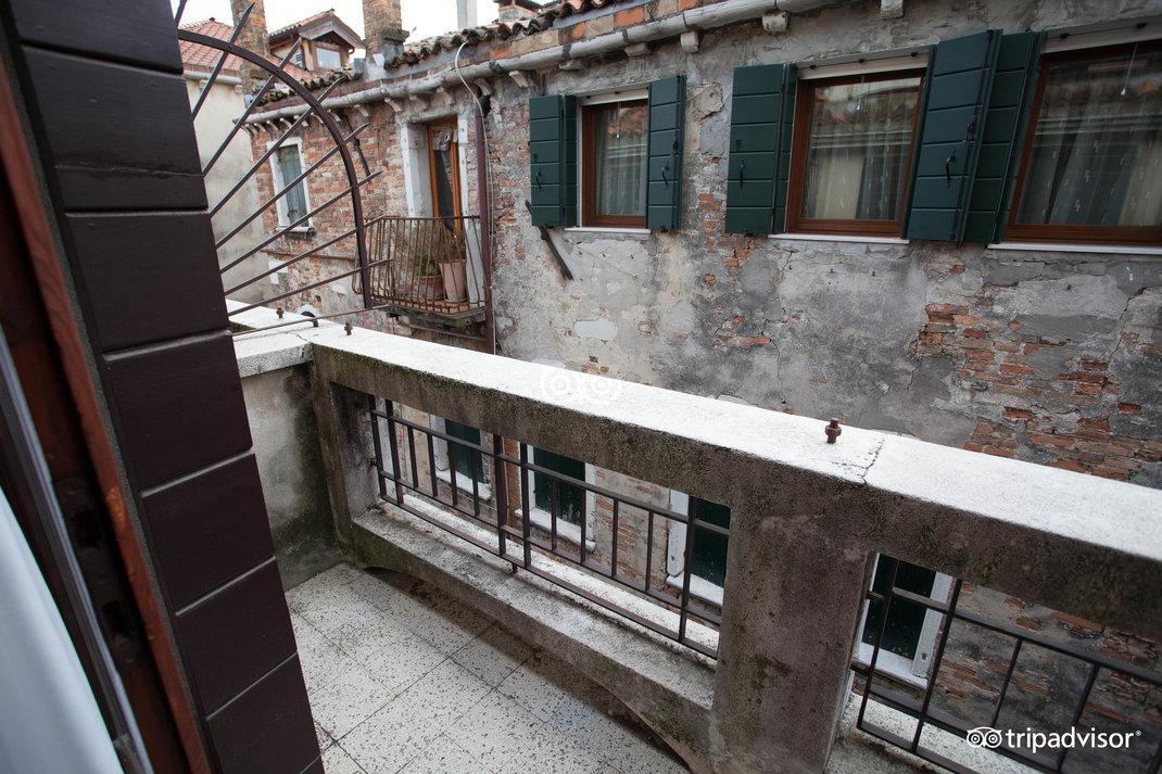 Pokój Jednoosobowy typu Deluxe z balkonem