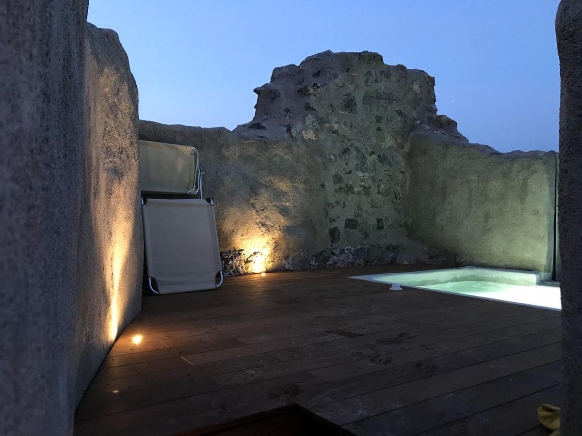 Maisonette with Private External Bathroom and Private Pool,665100732:JPEG