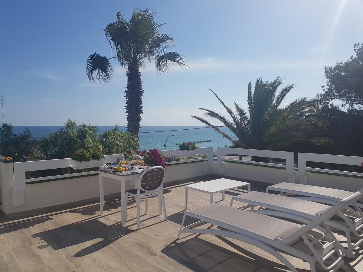 Camera Familiare con Vista Mare