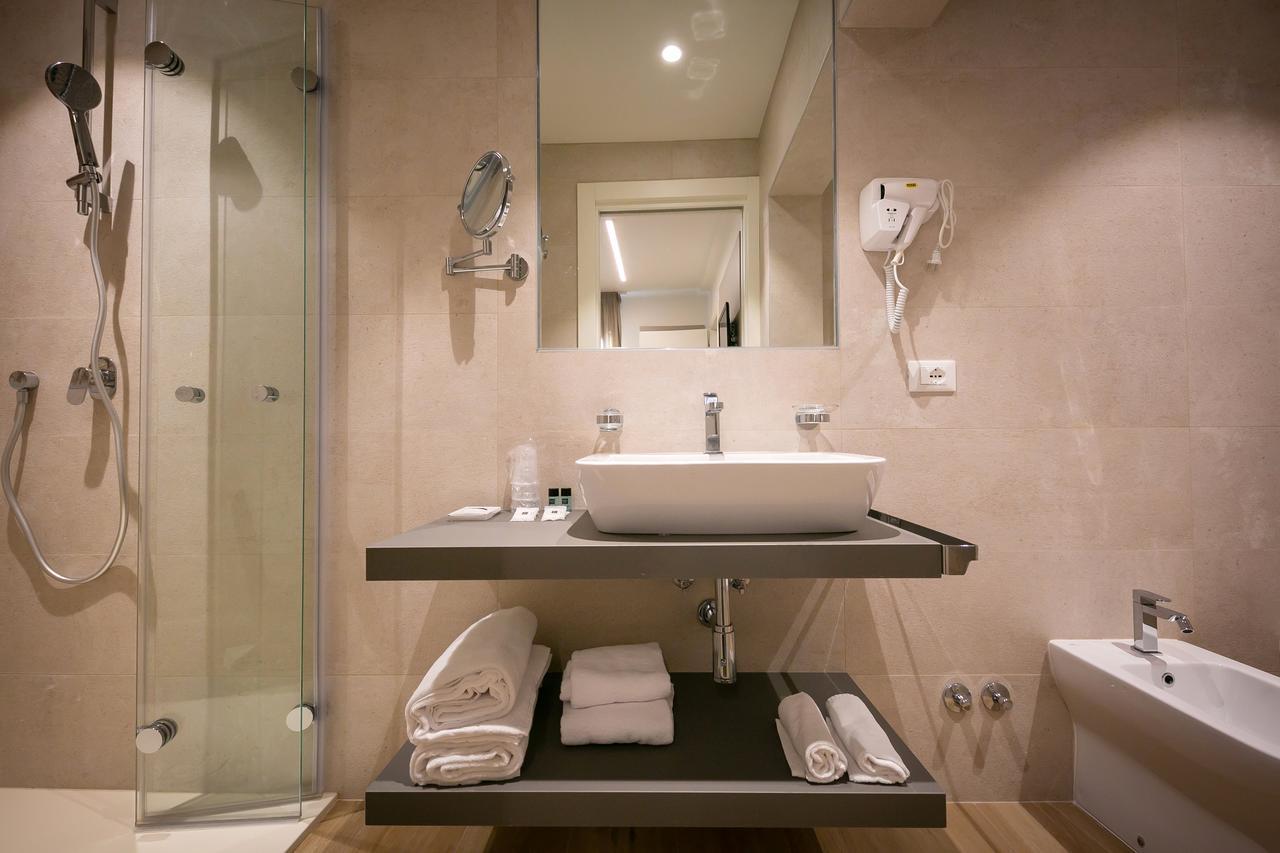 Two Connecting Double Rooms,667152993:JPEG