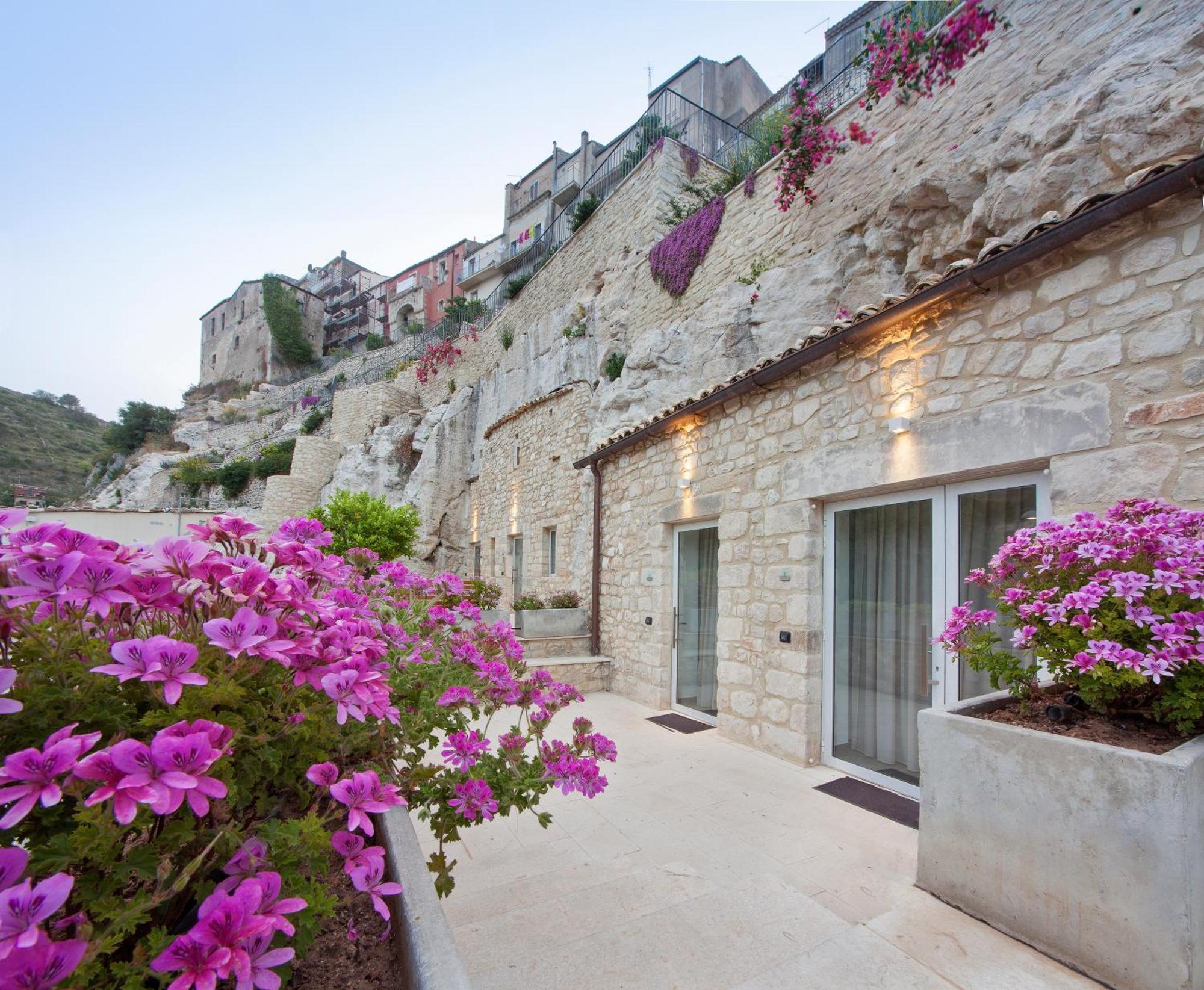 Double or twin room with garden entrance