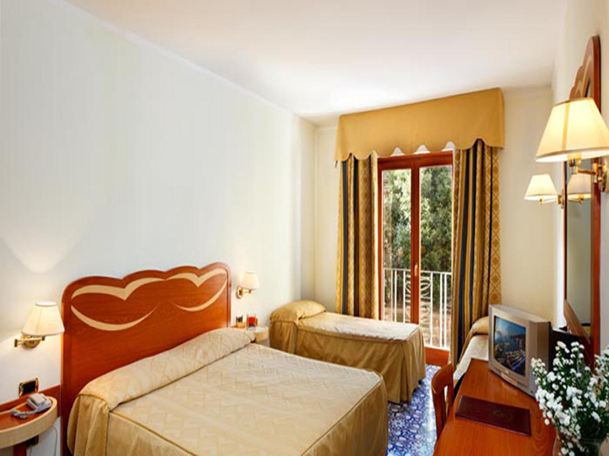 Triple Room,972558610:JPEG
