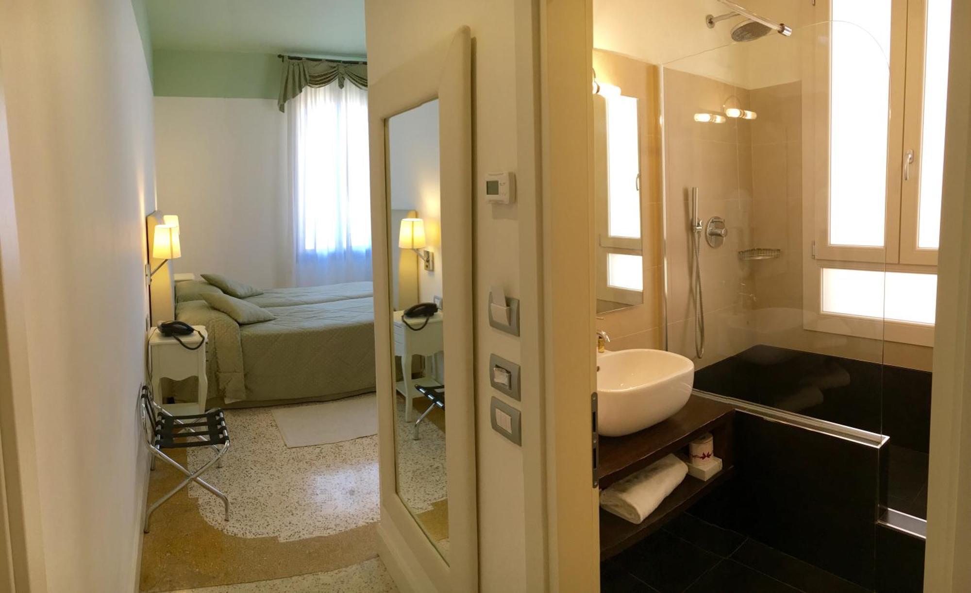 Superior Double or Twin Room,681992082:JPEG