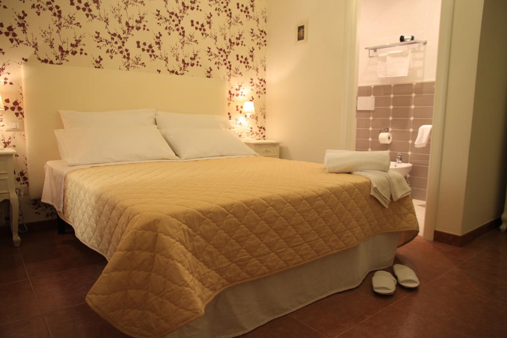 Quarto com Cama de Casal ou 2 de Solteiro