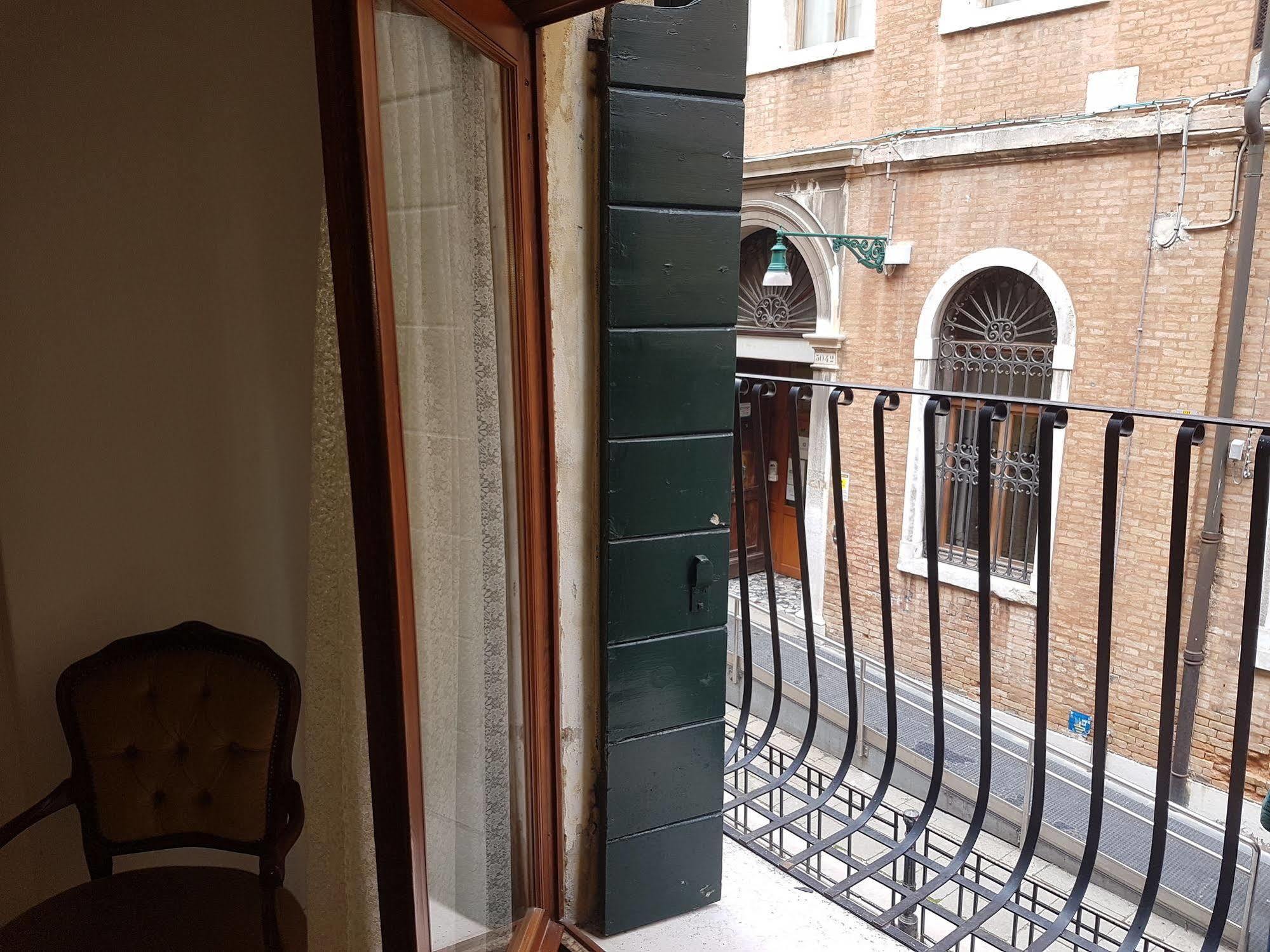 Double or Twin Room Canal View