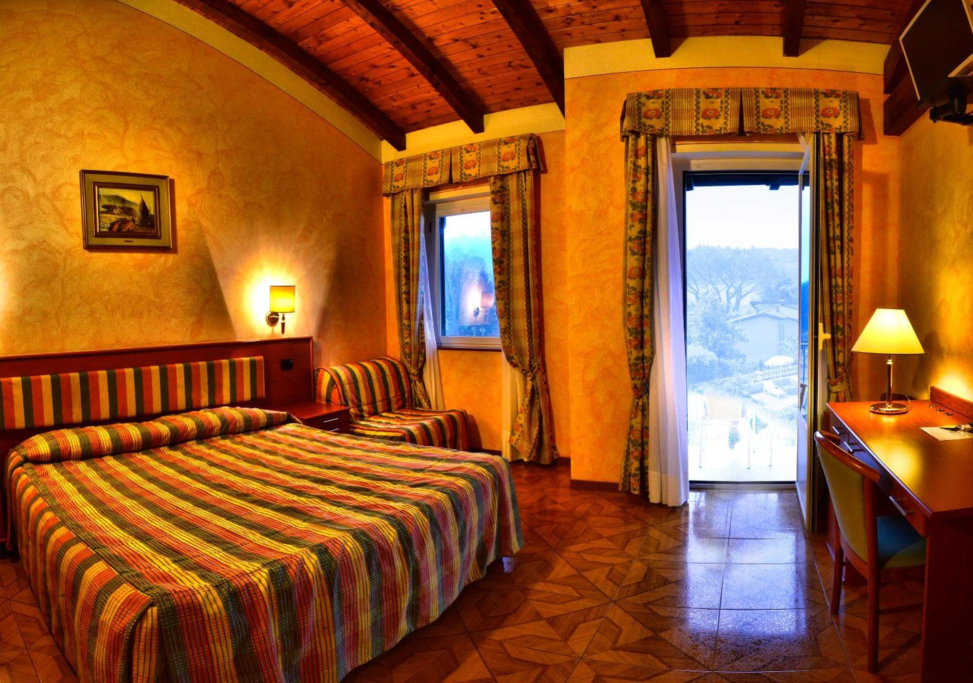 Chambre Triple avec Vue Partielle sur le Lac