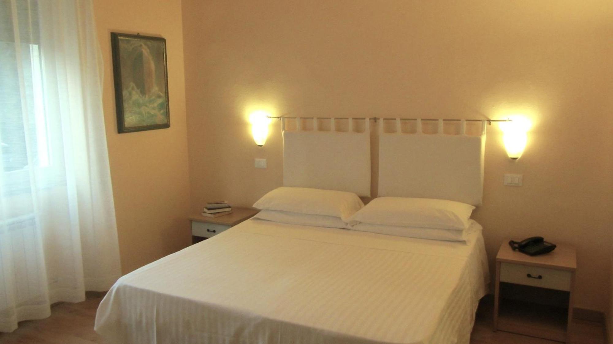 Standard Double or Twin Room,917310541:JPEG