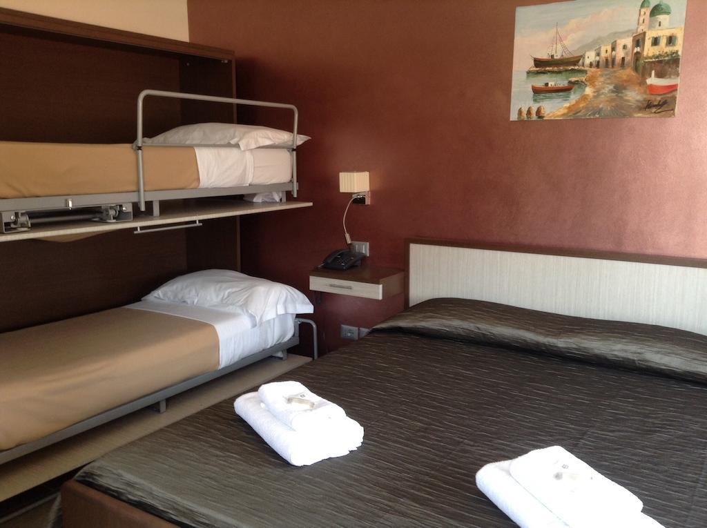 Quadruple Room,110448117:JPEG