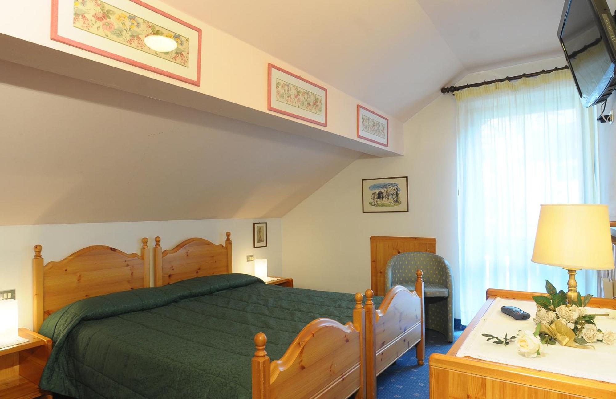 Economy Double or Twin Room,669462939:JPEG
