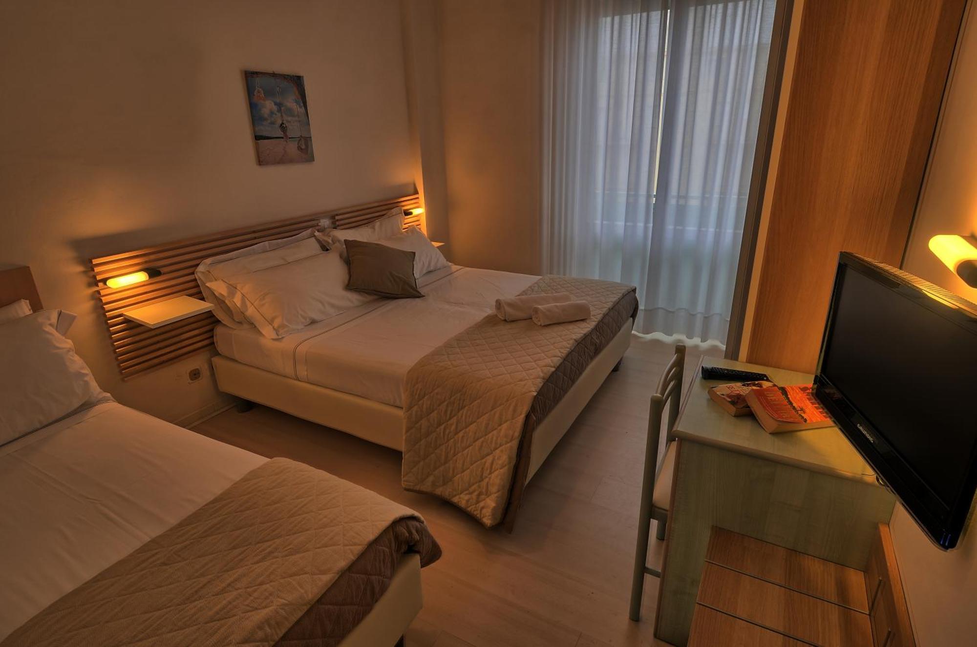 Triple Room,968103052:JPEG