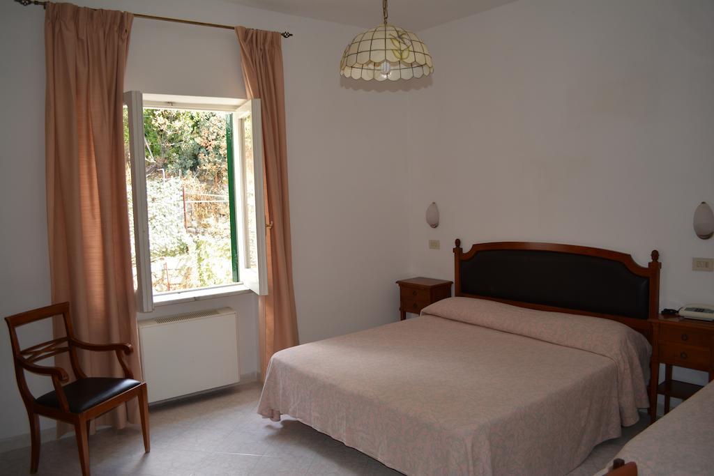 Doppel- oder Zweibettzimmer