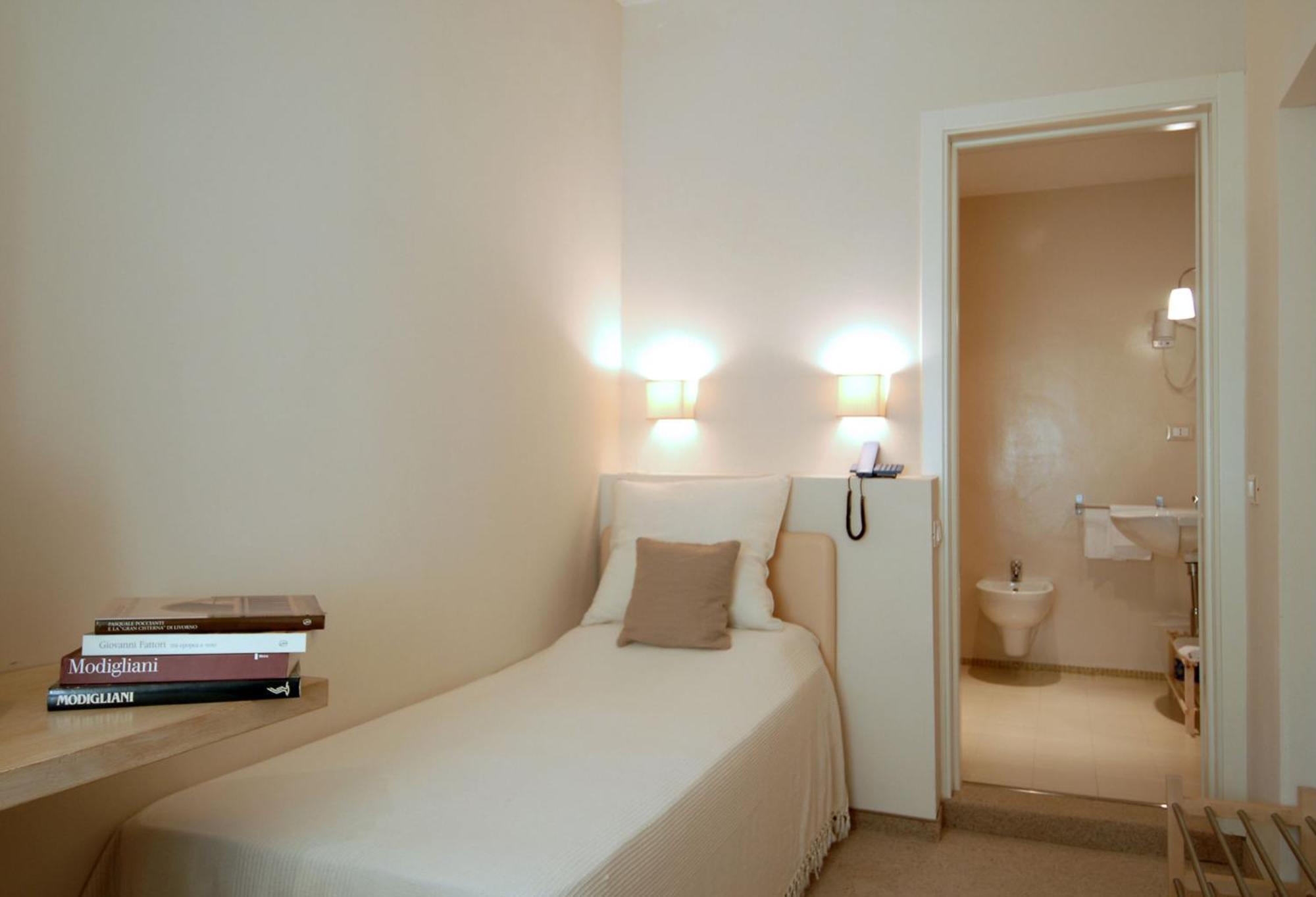 Single Room,254223837:JPEG