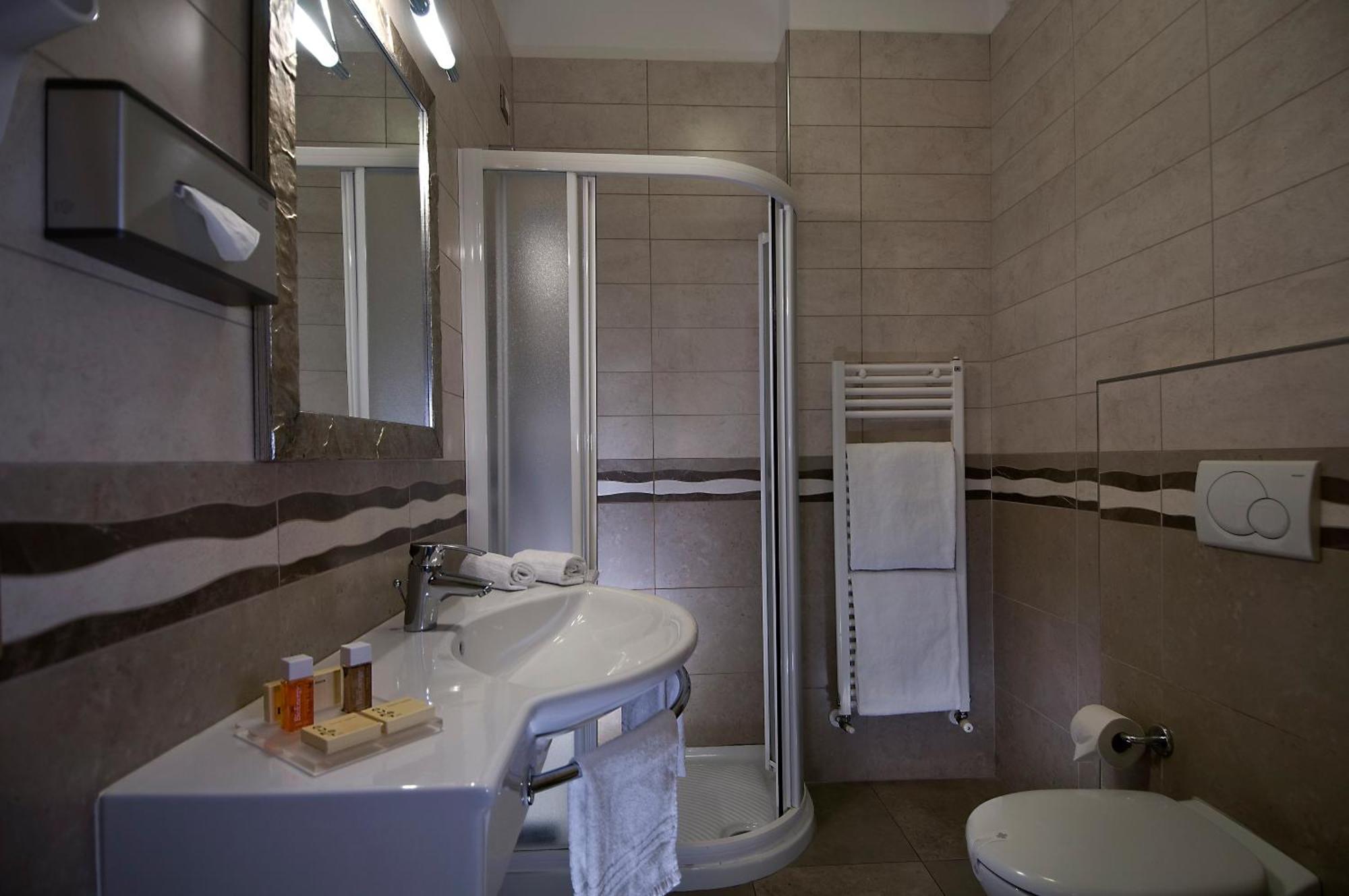Standaard Tweepersoonskamer met 1 of 2 Bedden en Balkon