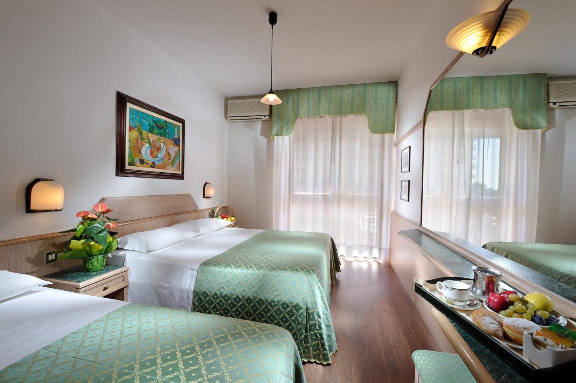 Klasszikus háromágyas szoba