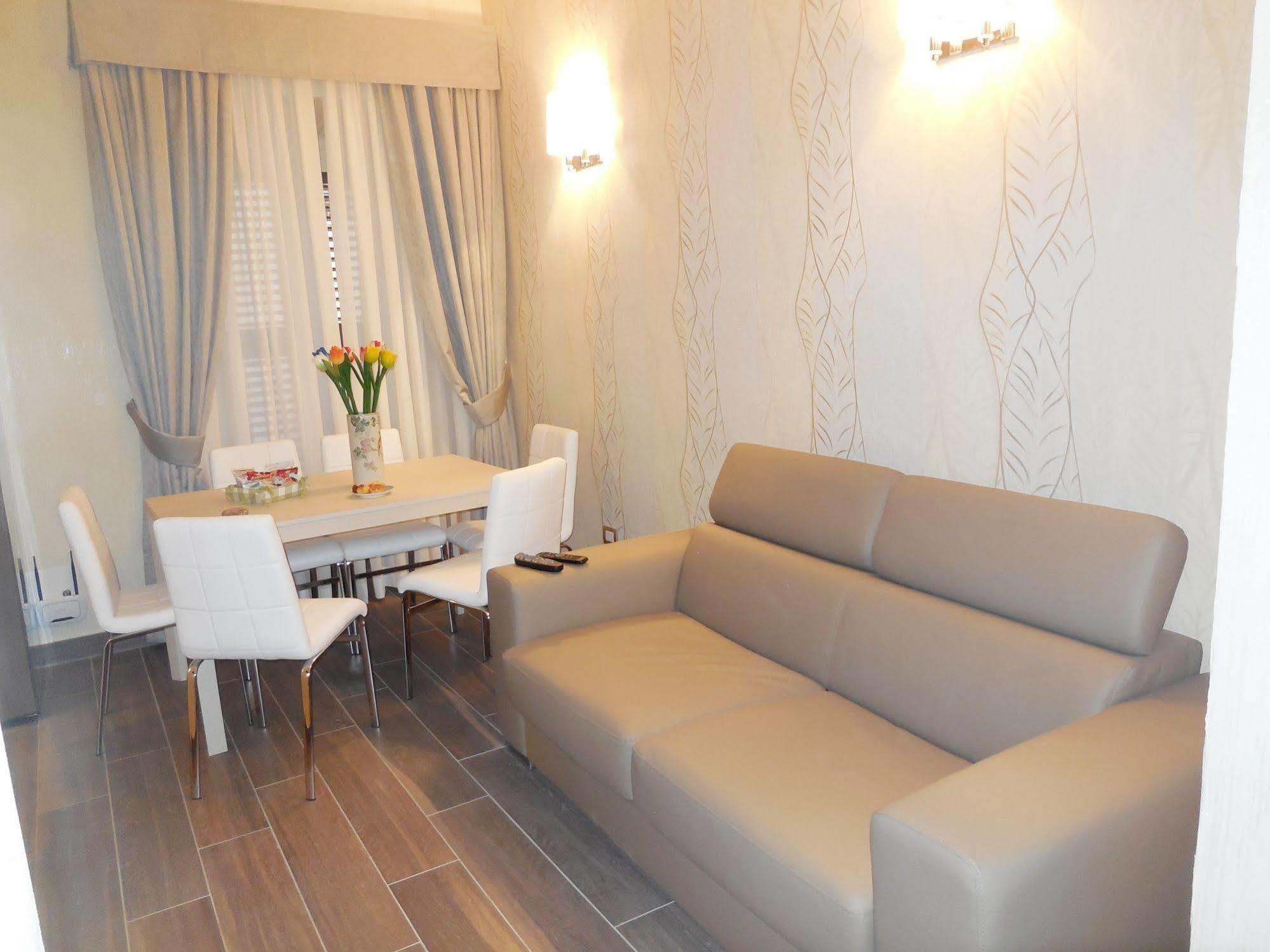 Apartament z 2 sypialniami i balkonem
