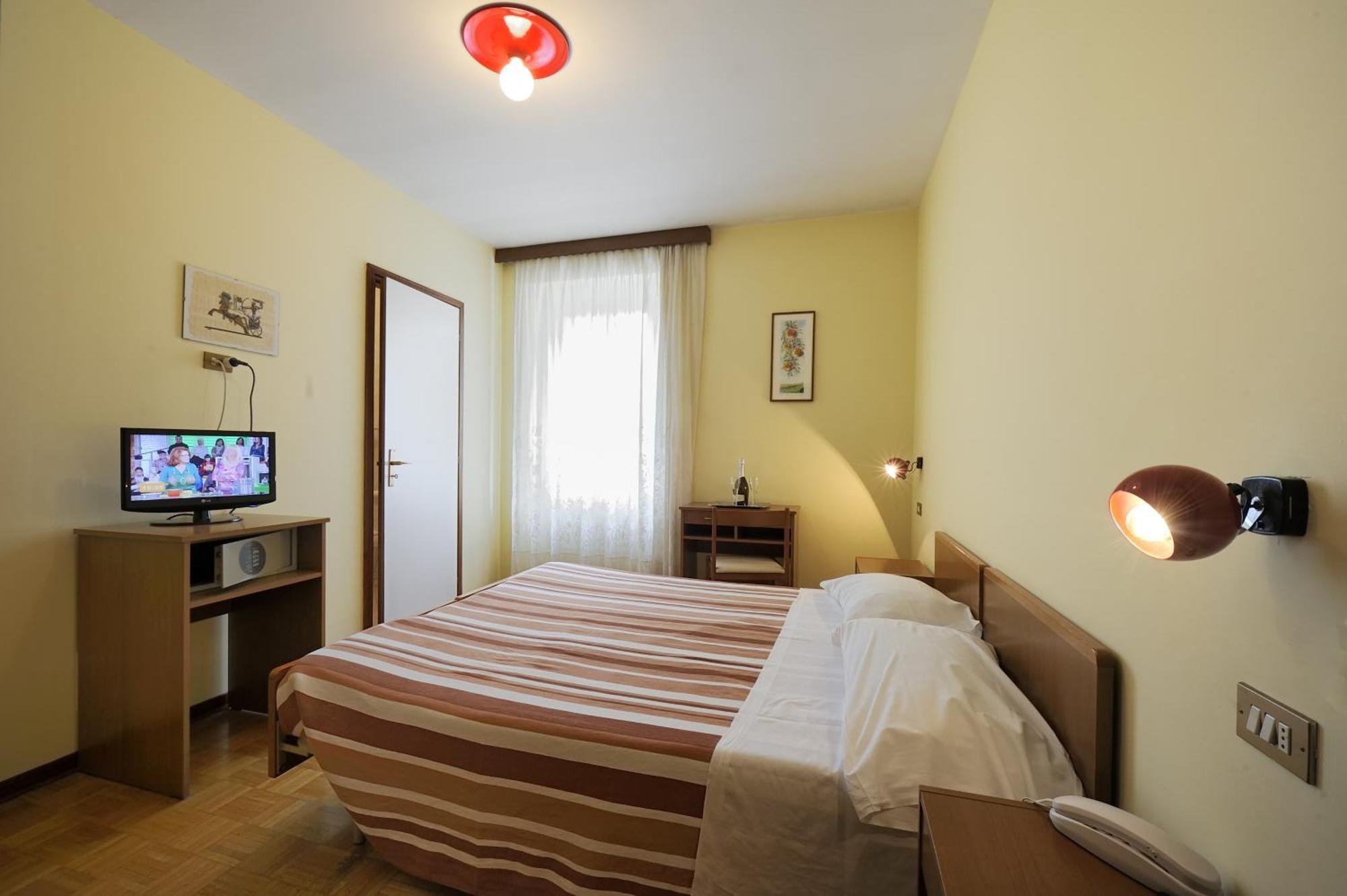 Standard Single Room,64194844:JPEG