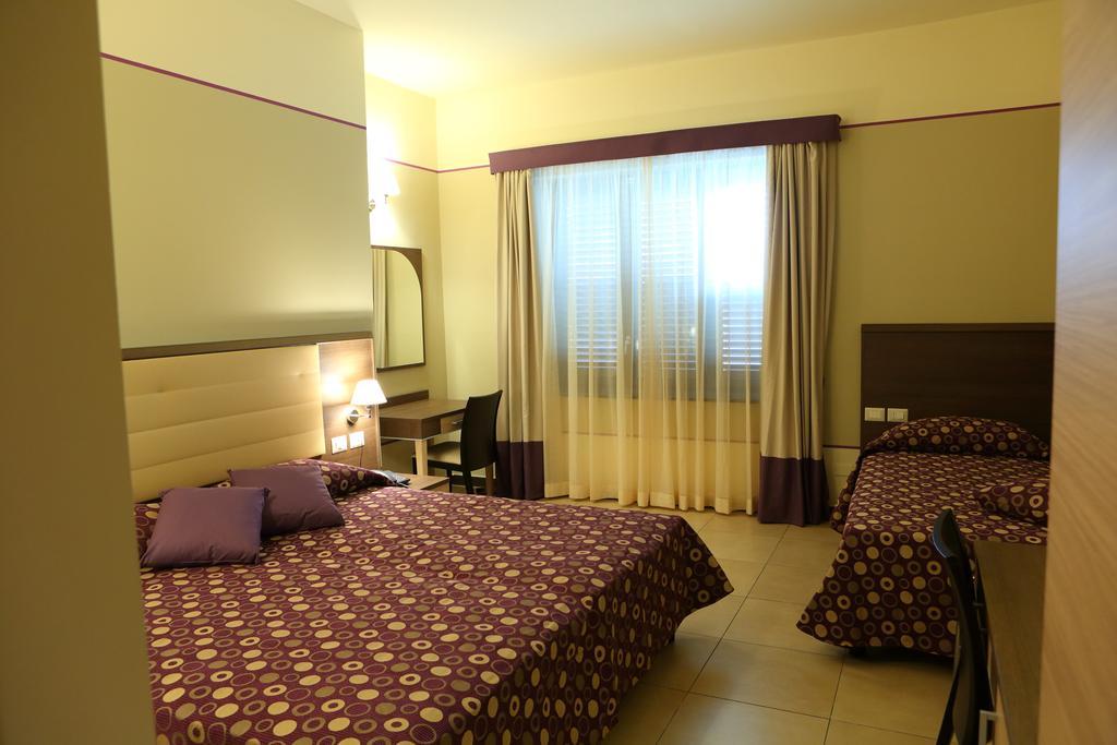 Standard Triple Room Balcony,69205016:JPEG