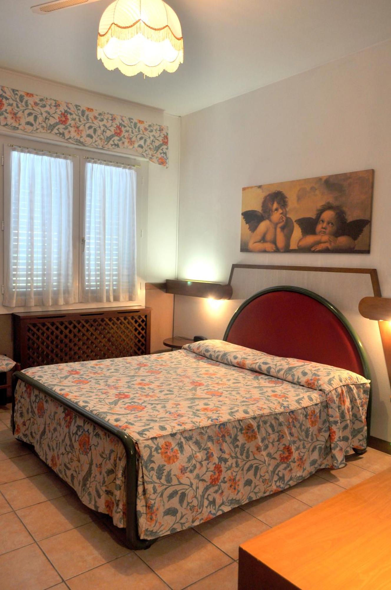Single Room,692414871:JPEG