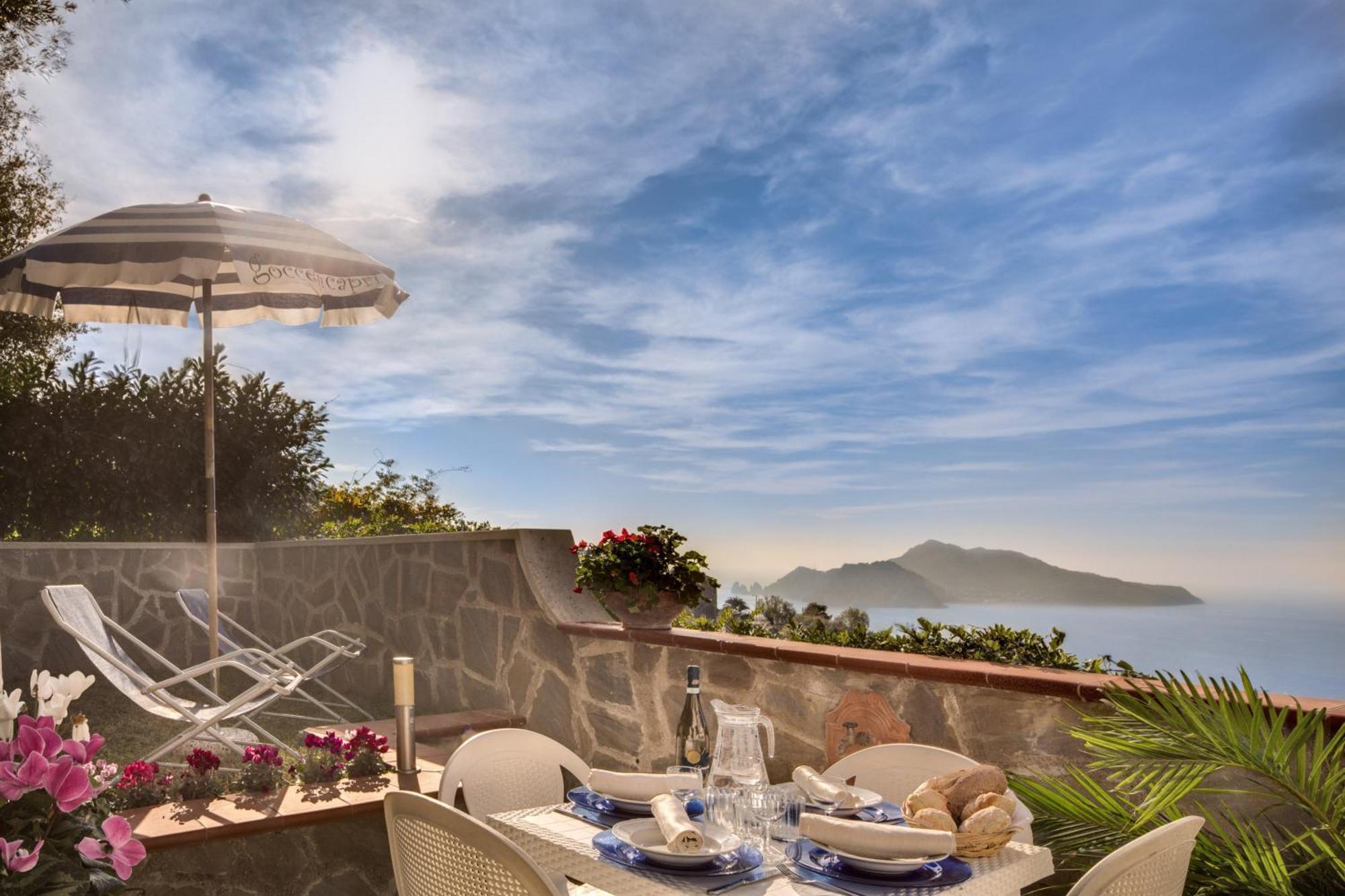 Deluxe One-Bedroom Apartment with Terrace with Sea View