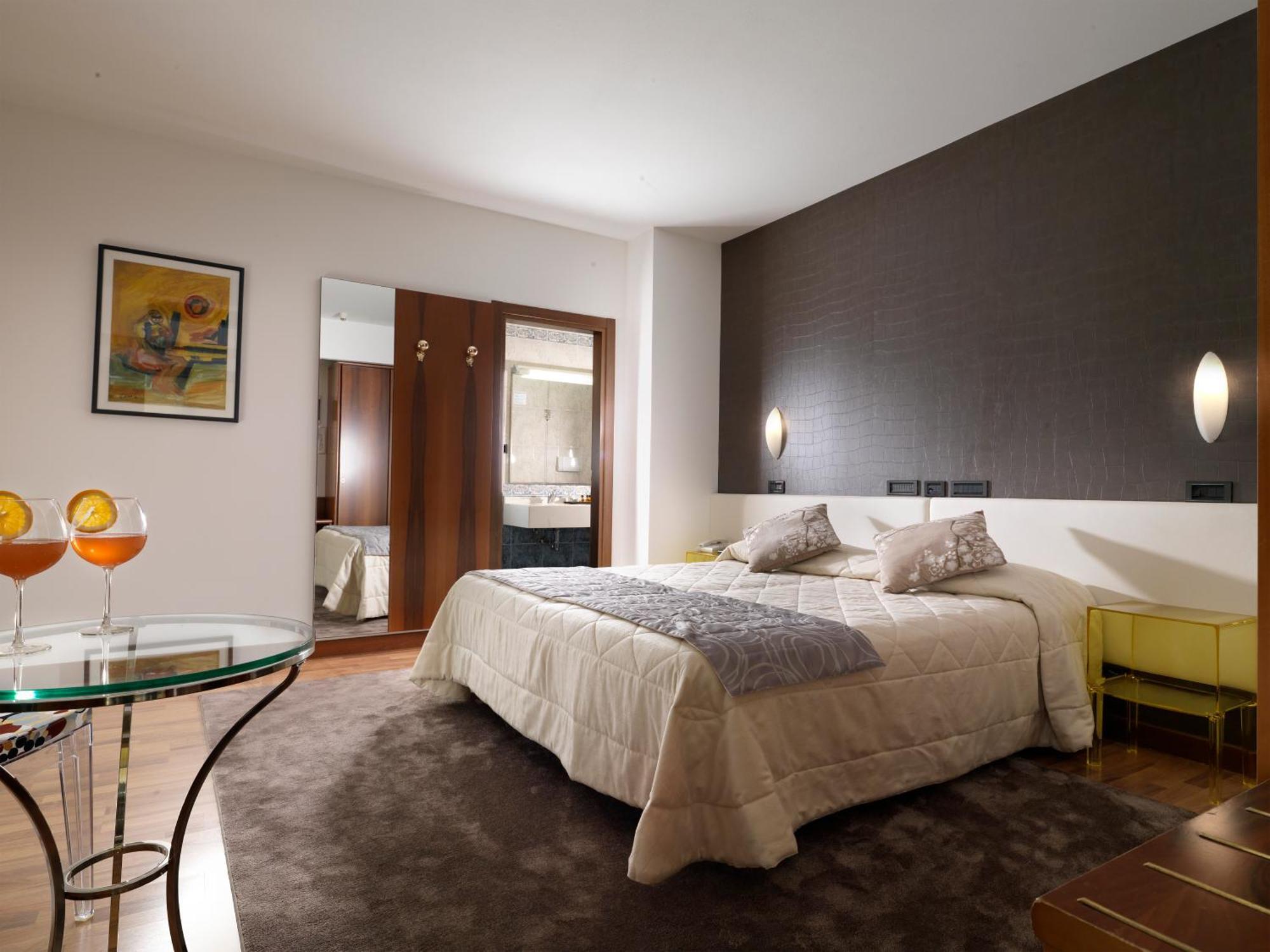 Double Room,693875037:JPEG