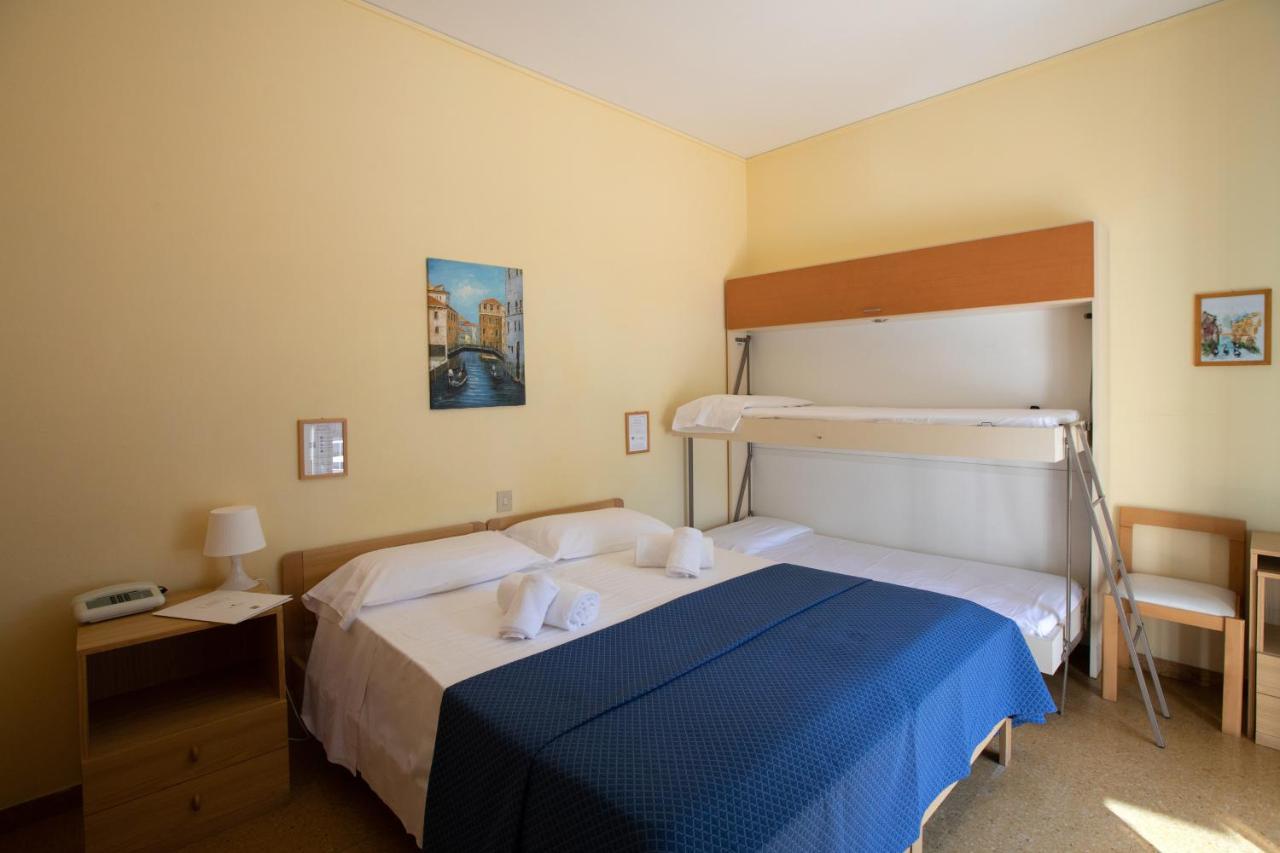 Standard Quadruple Room,695586957:JPEG