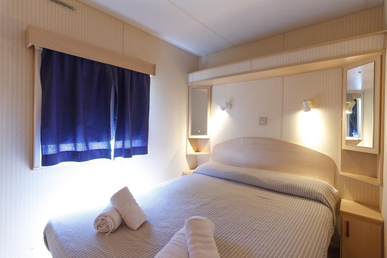 Mobile Home with View,695943810:JPEG