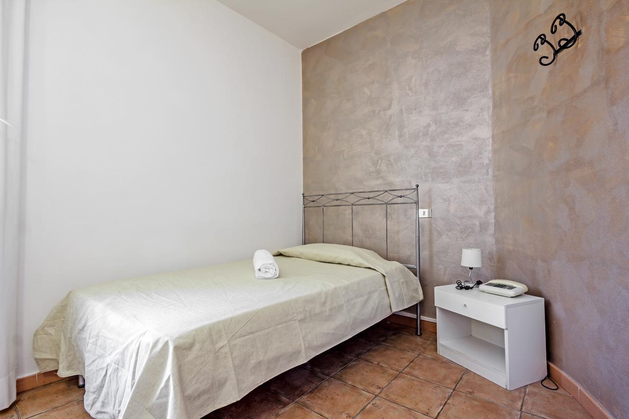 Single Room,697298085:JPEG