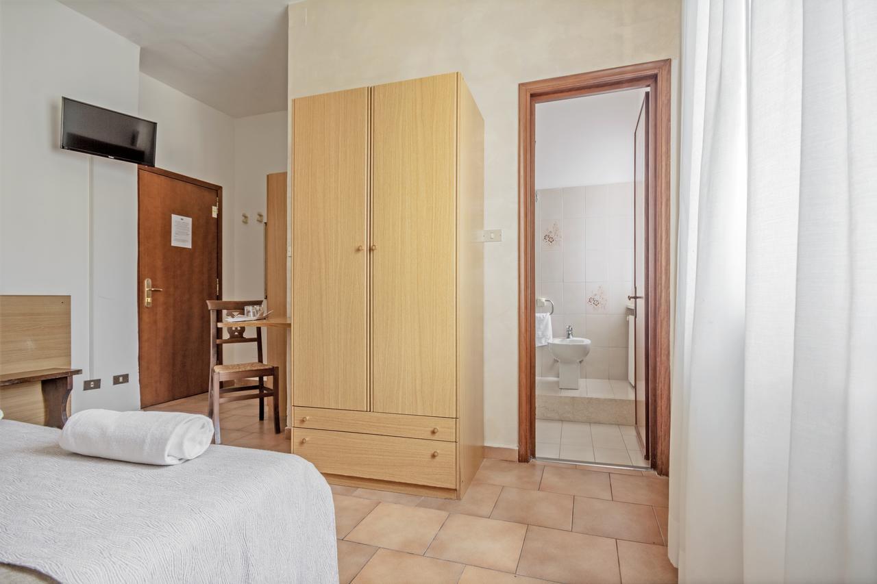 Double or Twin Room,697295676:JPEG