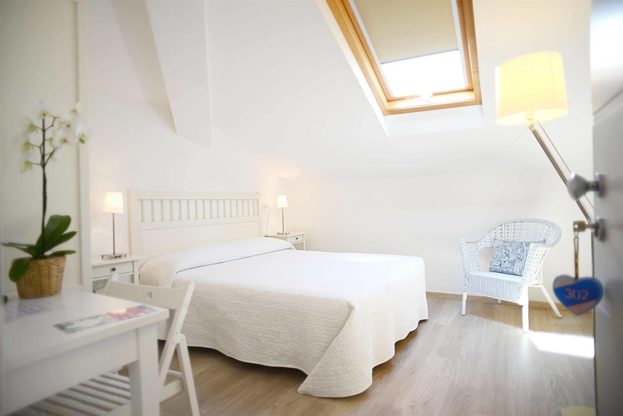 Double Room - Attic,698396661:JPEG