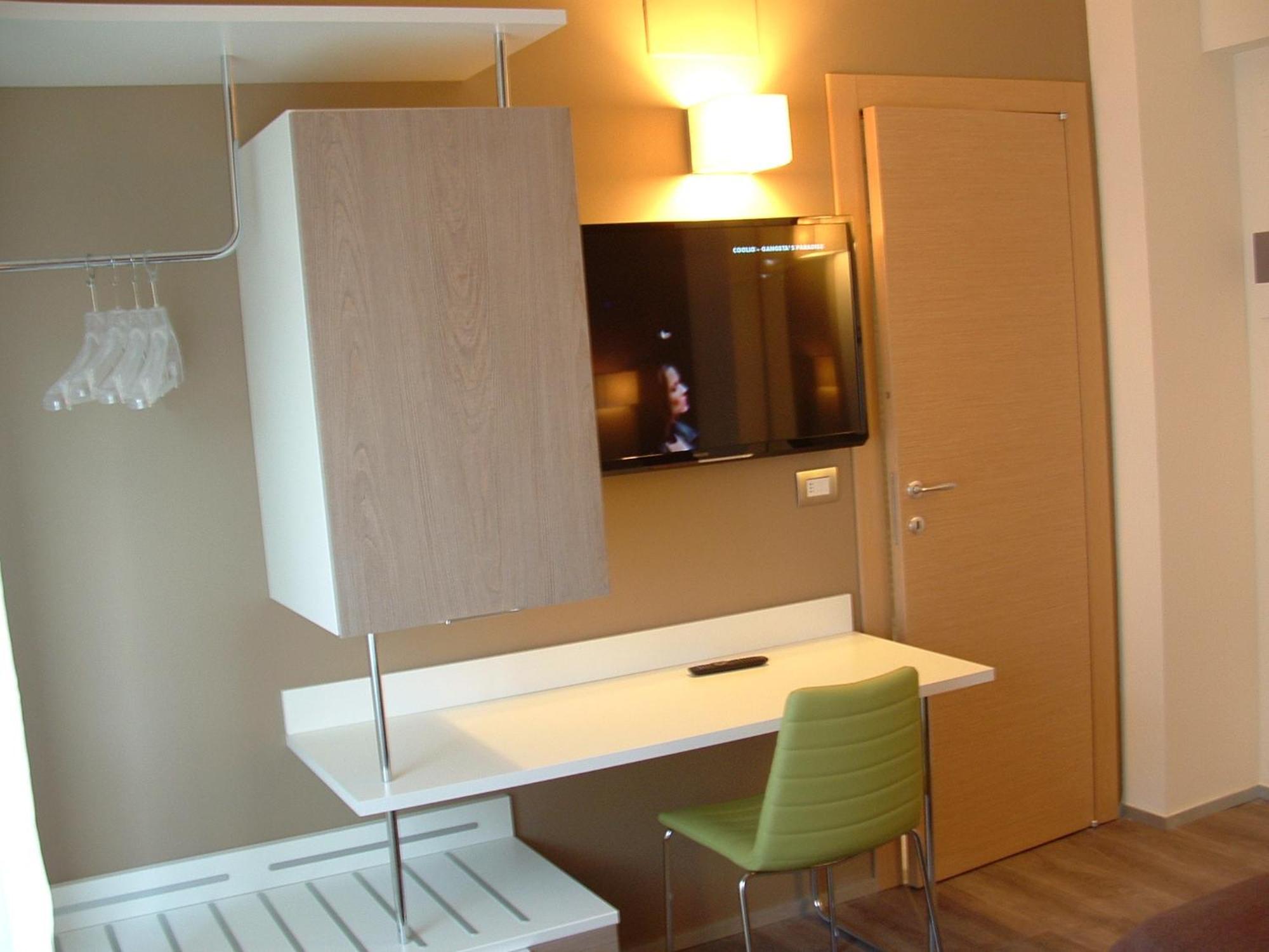 Twin Room,698470194:JPEG