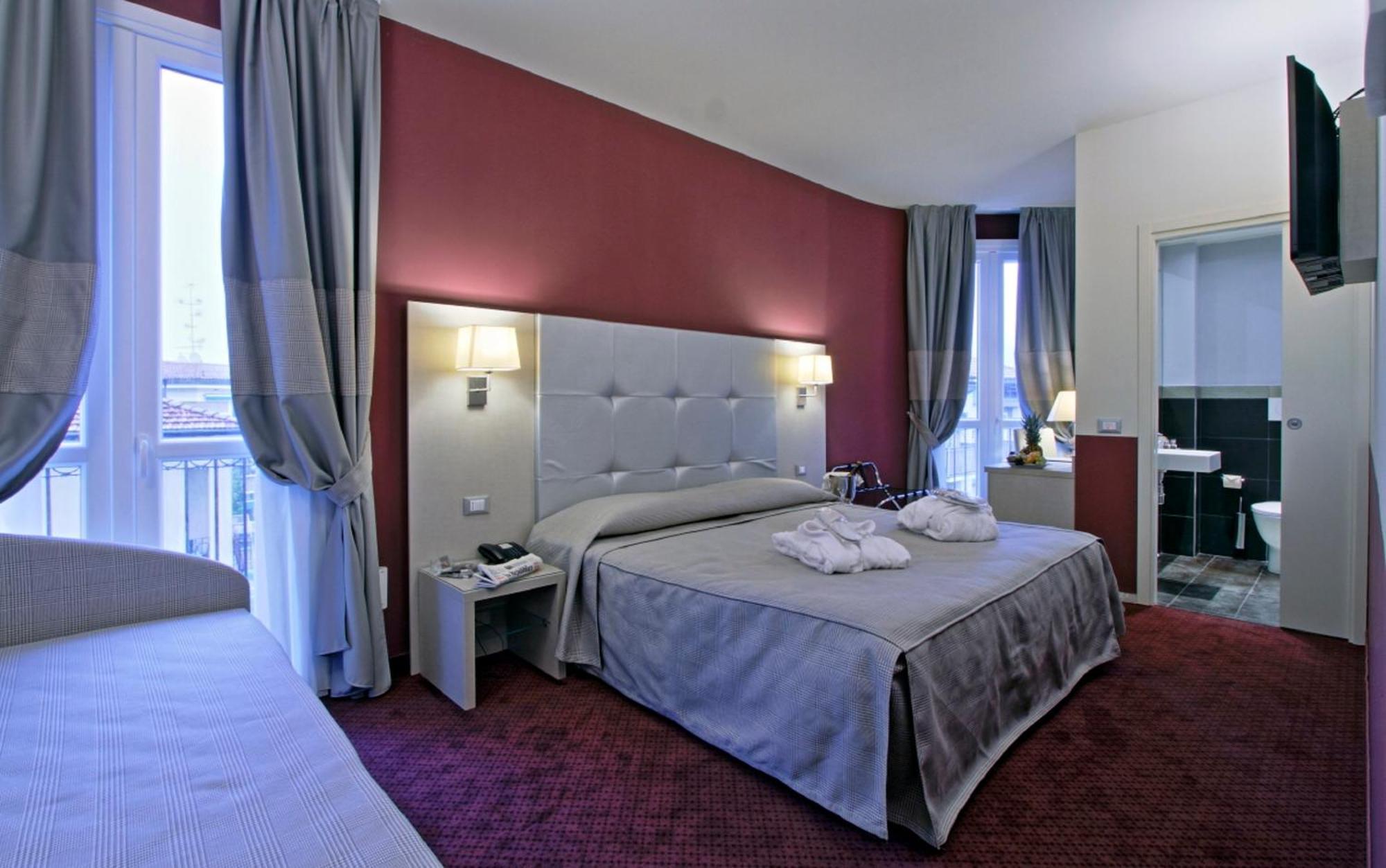 Deluxe Double or Twin Room,1209247555:JPEG