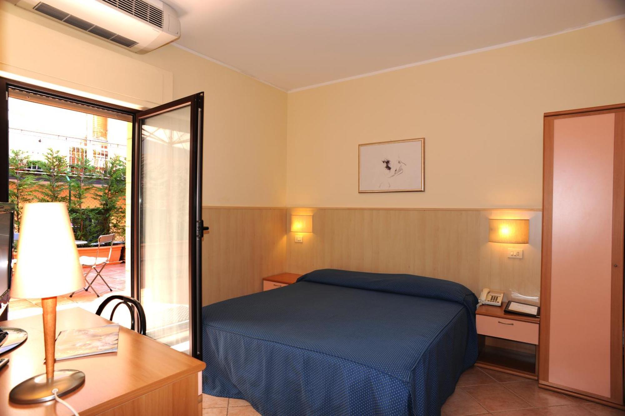 Double or Twin Room,9478389:JPEG