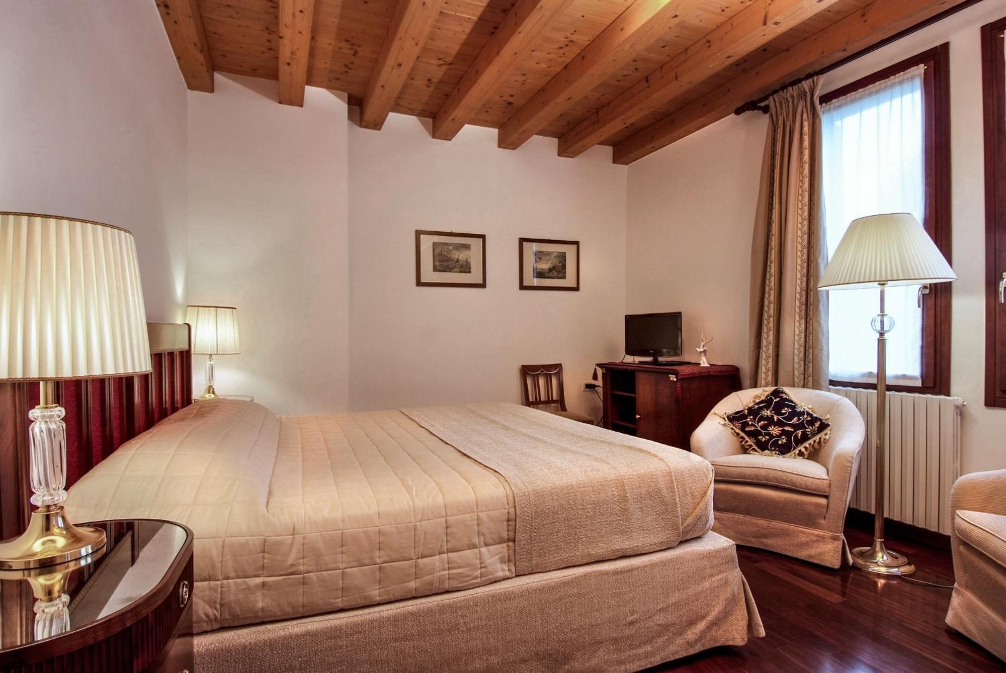 Deluxe Villa,702888283:JPEG