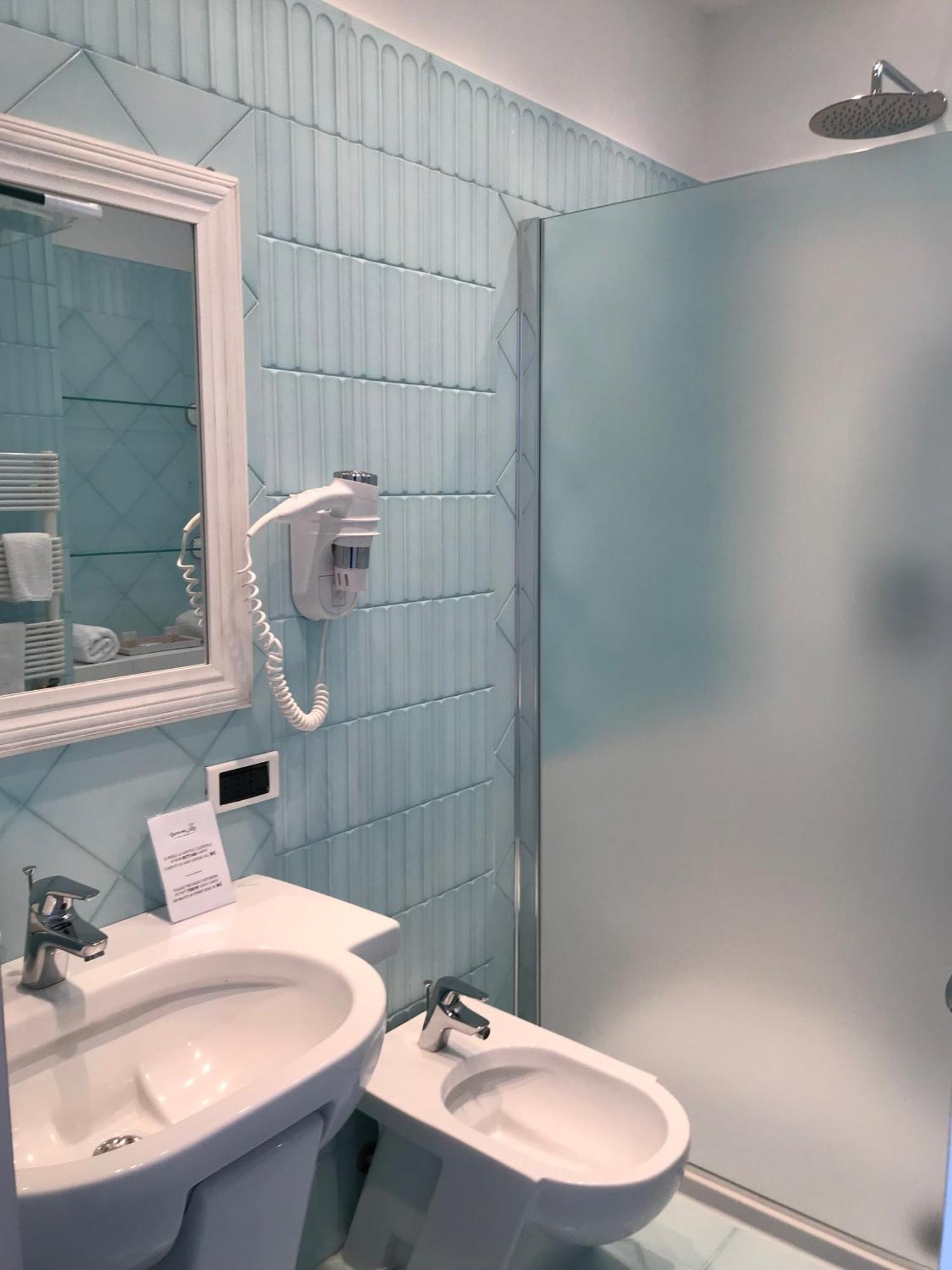 Deluxe Double Room with Side Sea View