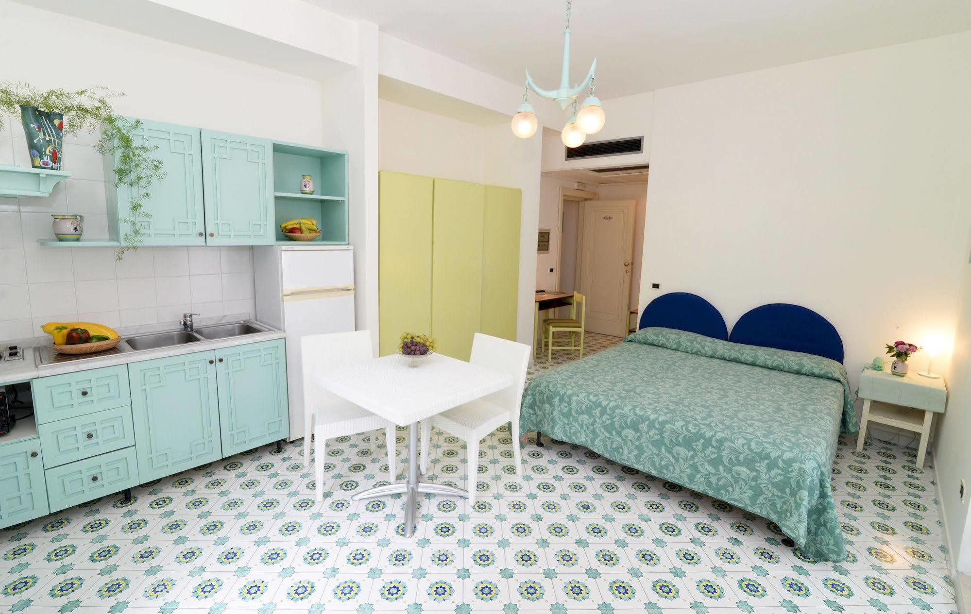 Studio (2 Adults)