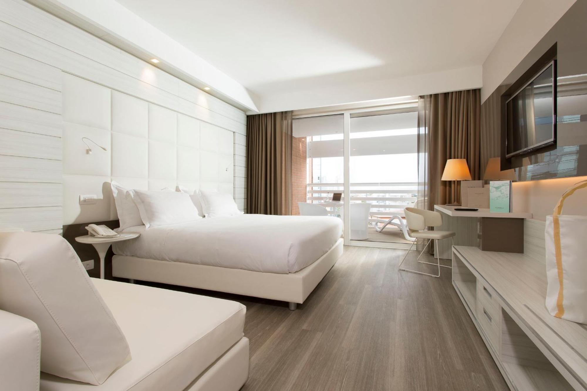 Superior Dreibettzimmer mit seitlichem Meerblick