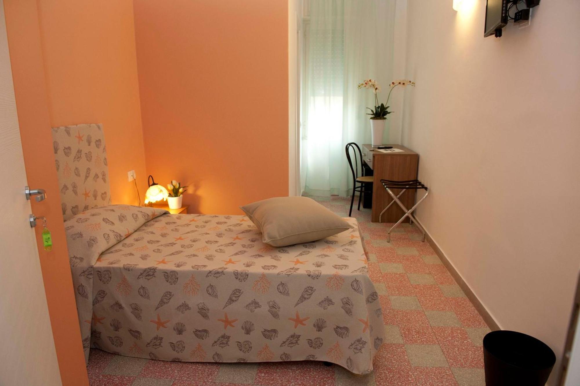 Single Room,63067336:JPEG