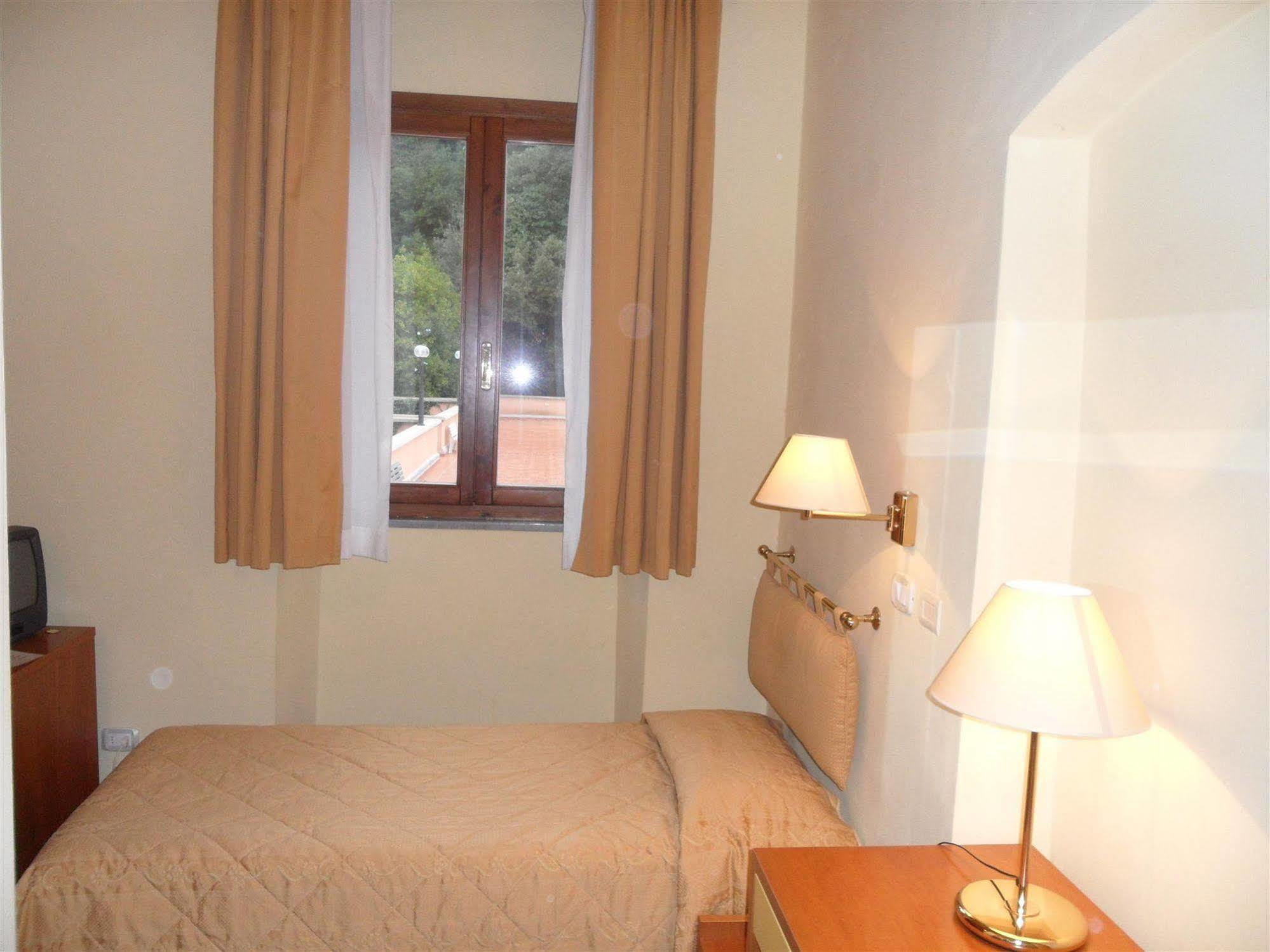 Single Room,60996580:JPEG