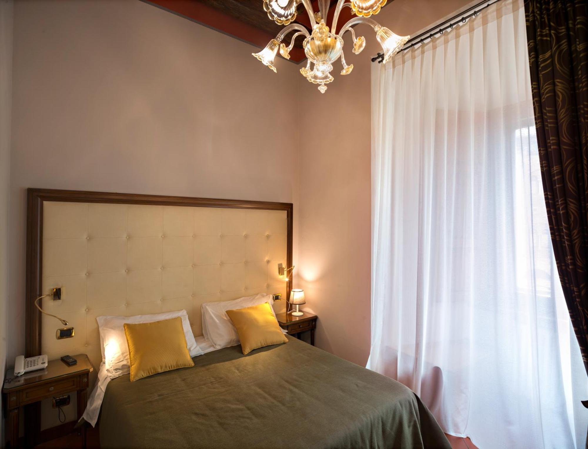 Kamer met 1 Groot Bed of 2 Aparte Bedden en Uitzicht op de Stad