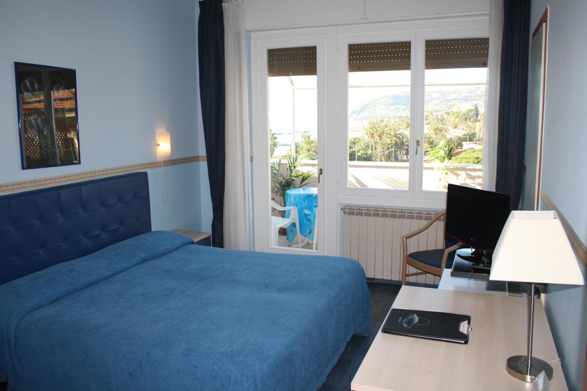 Double or Twin Room with Balcony and Sea View