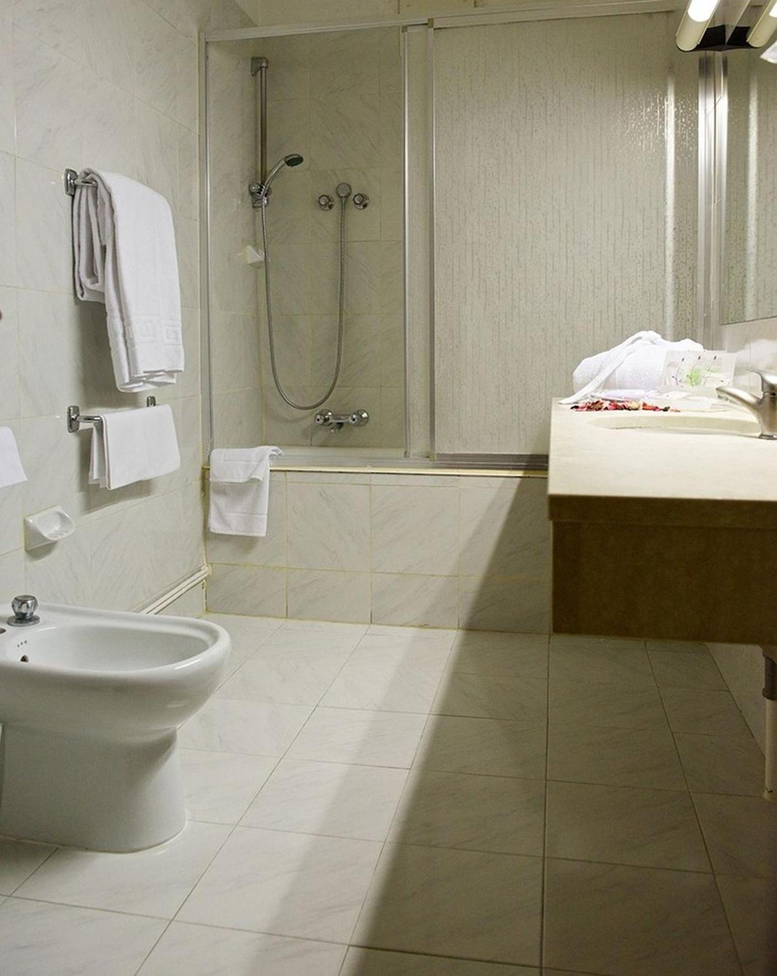 Twin Room,1446814570:JPEG