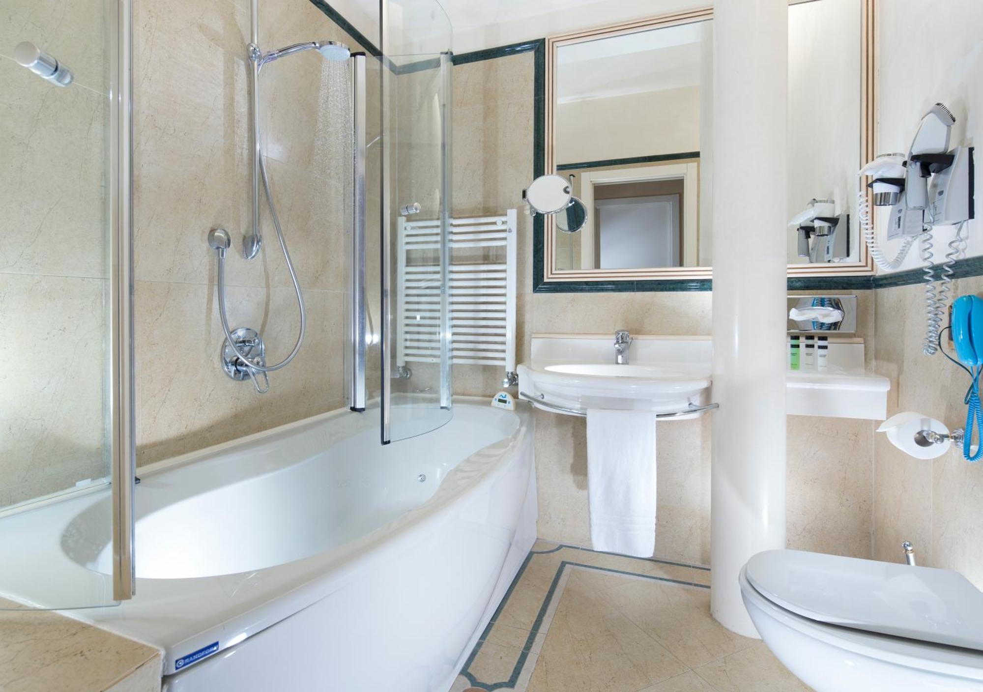 Deluxe Double Room with Balcony and Sea View