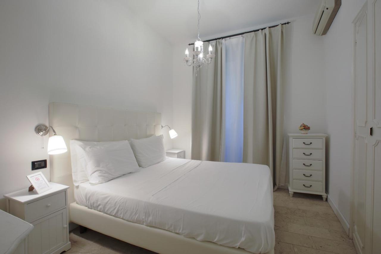 Tweepersoonskamer met een Eigen Externe Badkamer