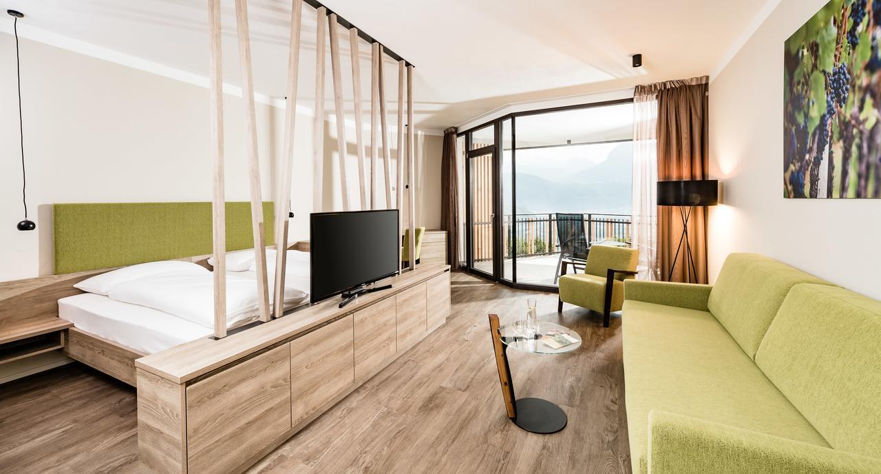 Executive Suite,719144590:JPEG