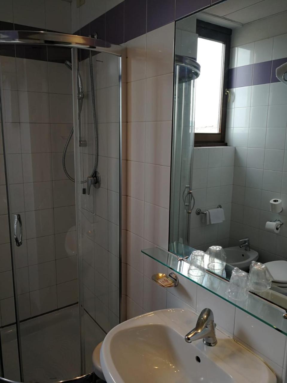 Quarto com 2 Camas de Solteiro