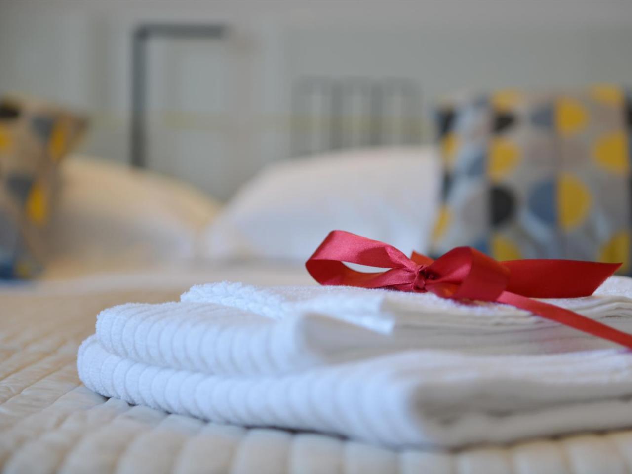 Doppelzimmer mit Balkon und Stadtblick